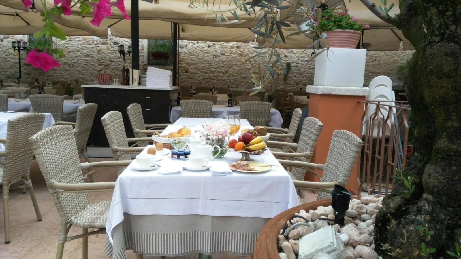 Corte San Luca Apartments Bardolino Exterior photo