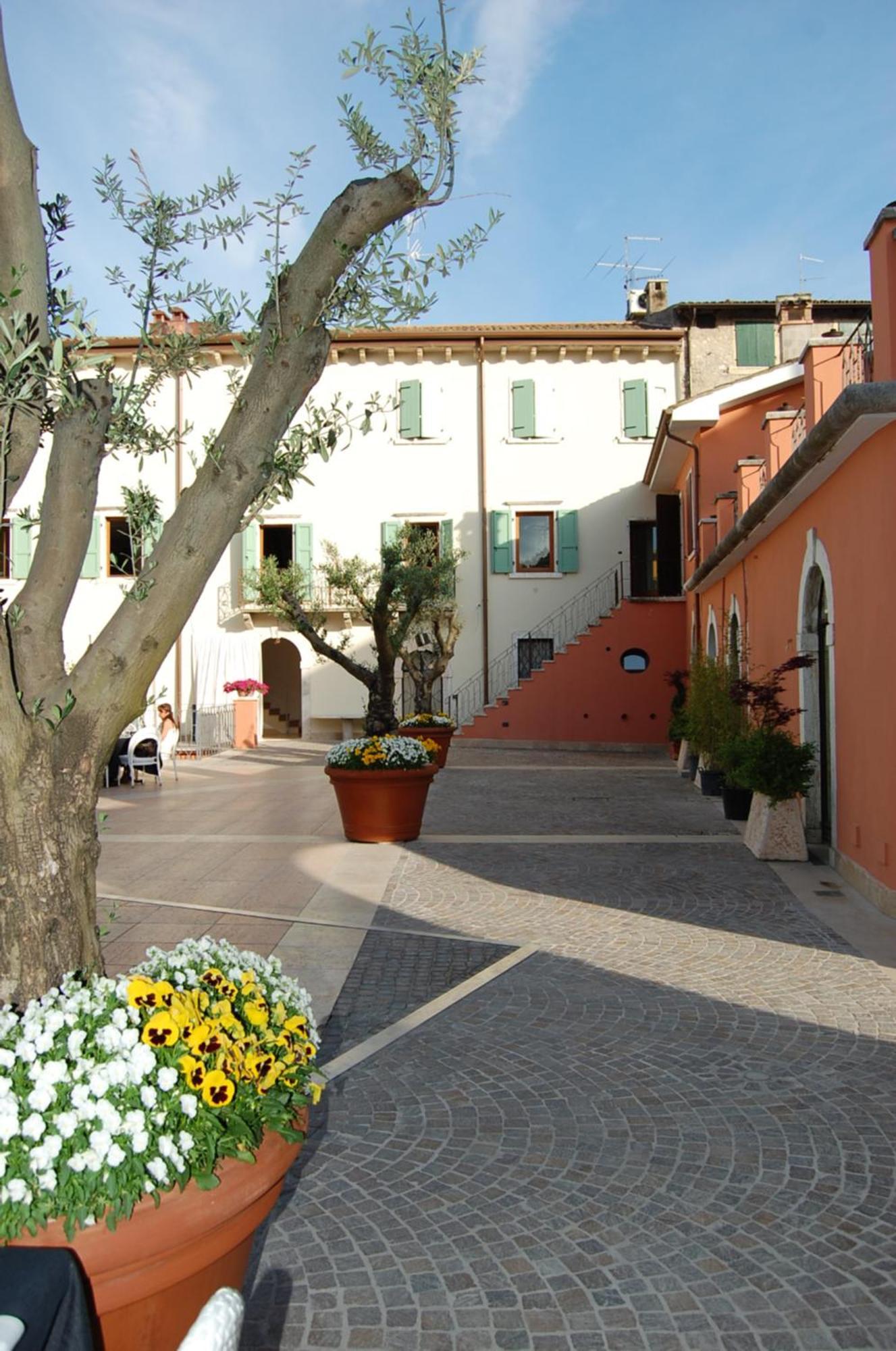 Corte San Luca Apartments Bardolino Exterior photo