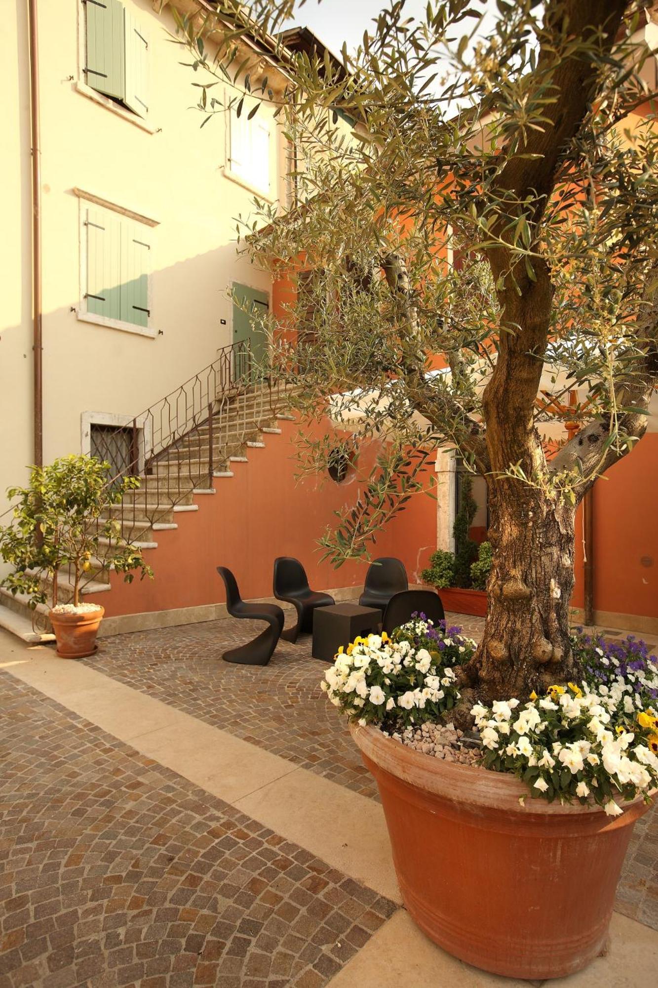 Corte San Luca Apartments Bardolino Exterior photo